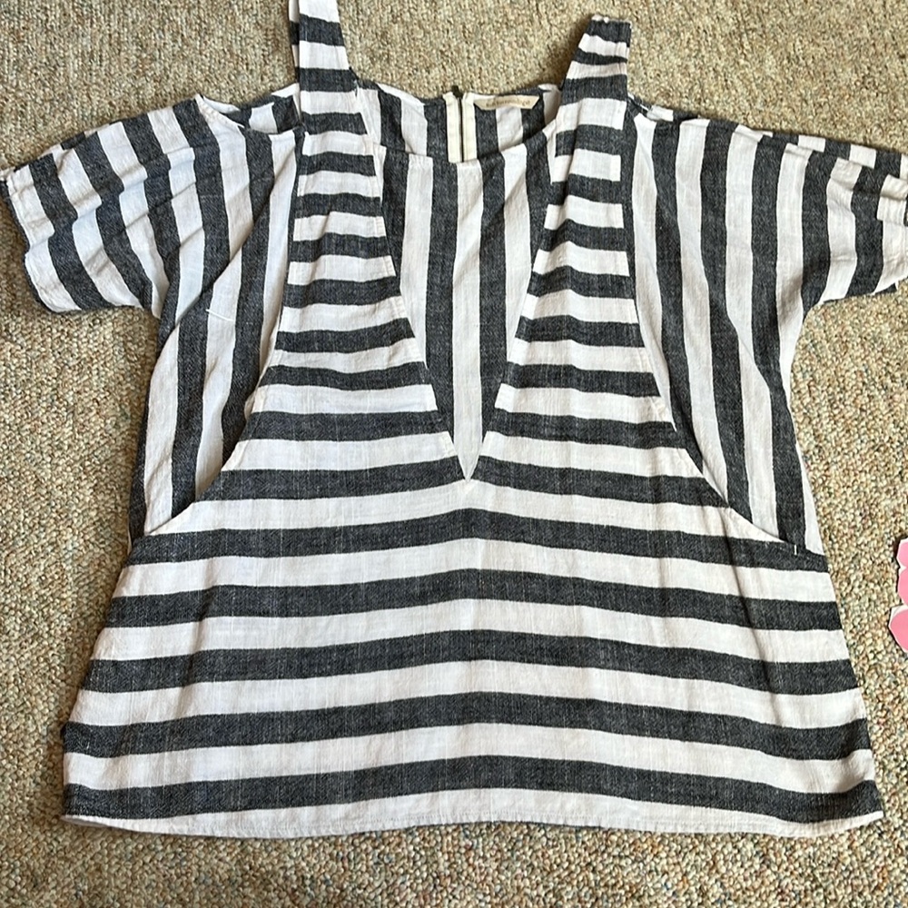 Black-and-white Ray and Linen